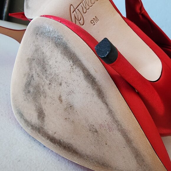Aminah Red Bow Pumps "EUC" - Picture 10 of 16